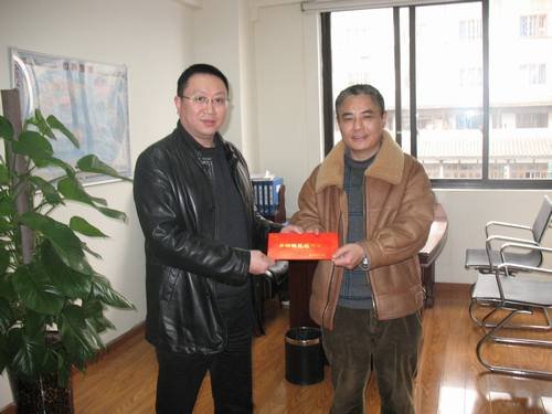 代勇一行到都江堰看望慰問我局省部級(jí)勞模和困難職工