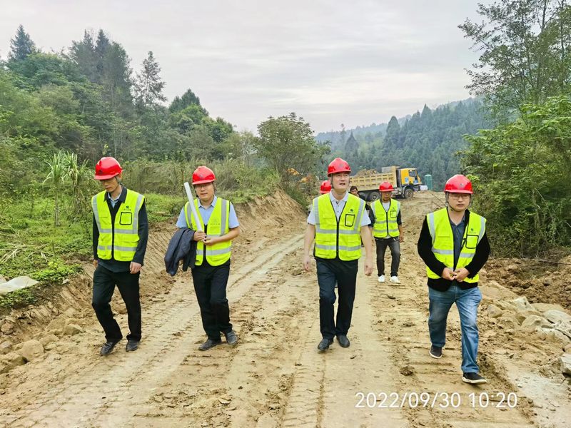 袁斌到亭子口項(xiàng)目檢查和督導(dǎo)四季度生產(chǎn)經(jīng)營工作