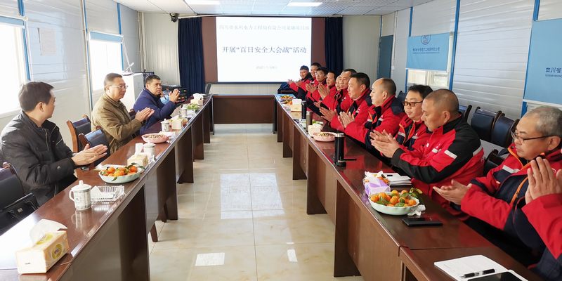 公司黨委書記、董事長(zhǎng)代勇一行赴龍?zhí)了畮?kù)項(xiàng)目看望慰問(wèn)一線職工