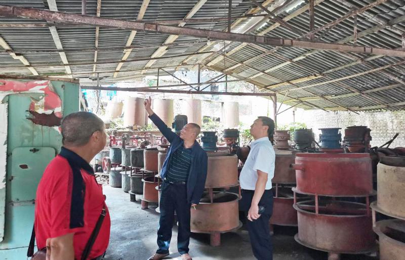 都江堰市辦事處組織片區(qū)房屋建筑安全專項(xiàng)檢查