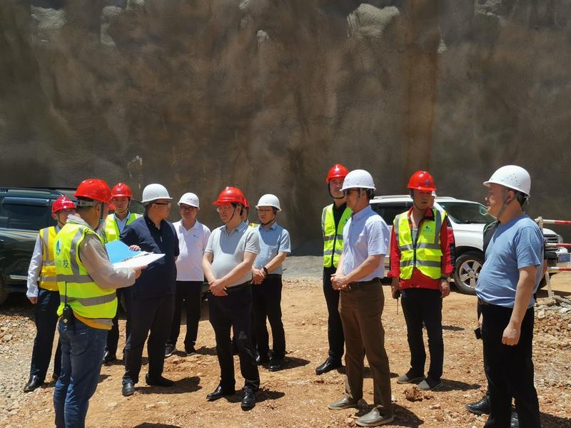 集團(tuán)黨委書記、董事長(zhǎng)鐘杰一行到龍?zhí)了畮旒肮鄥^(qū)工程調(diào)研指導(dǎo)工作