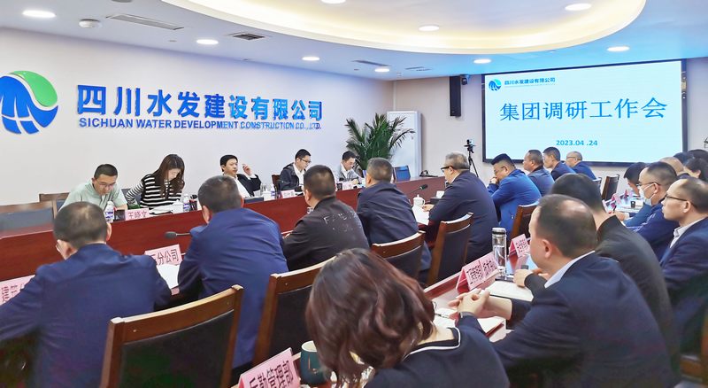 集團總經理向仕春一行到建設公司調研